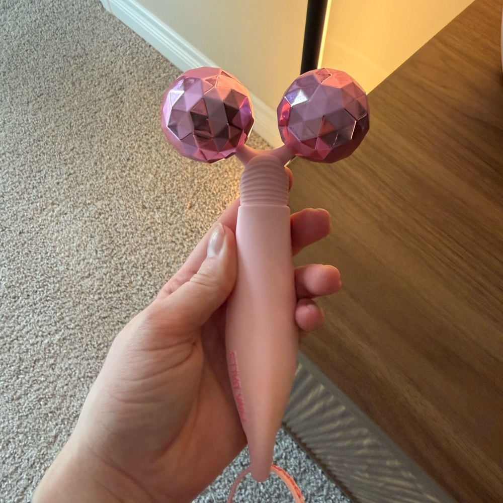 Skinny Confidential Pink Balls Face Massager
